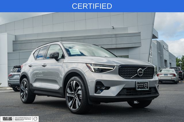 Silver Dawn Metallic 2023 Volvo XC40 SUV / Crossover All-Wheel Drive Automatic