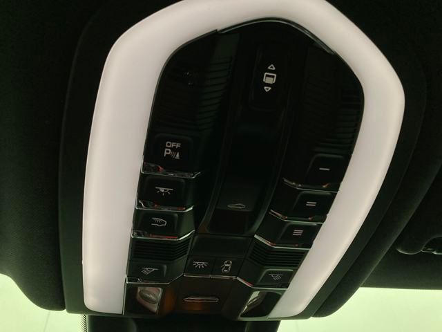 2025 Porsche Macan S