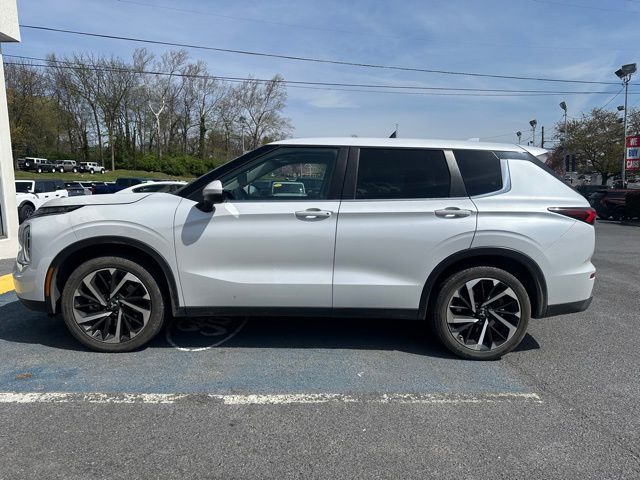 White Diamond 2022 Mitsubishi Outlander ES S-AWC SUV / Crossover All-Wheel Drive Continuously Variable Transmission