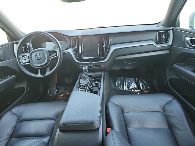 Used 2019 White Volvo T6 Momentum image 9