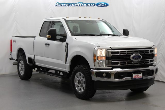 Oxford White 2024 Ford F-250 Super Duty Pickup Truck Four-Wheel Drive Automatic