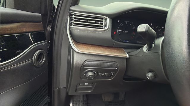 Used 2024 Black Jeep Base image 22