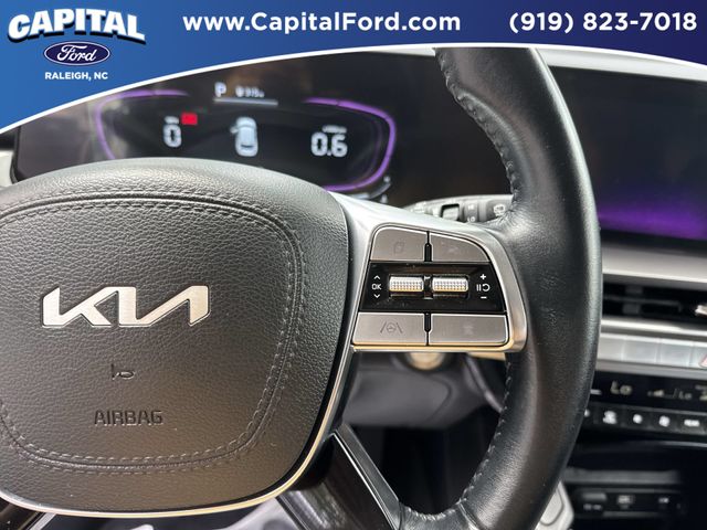 Used 2025 White Kia S image 24