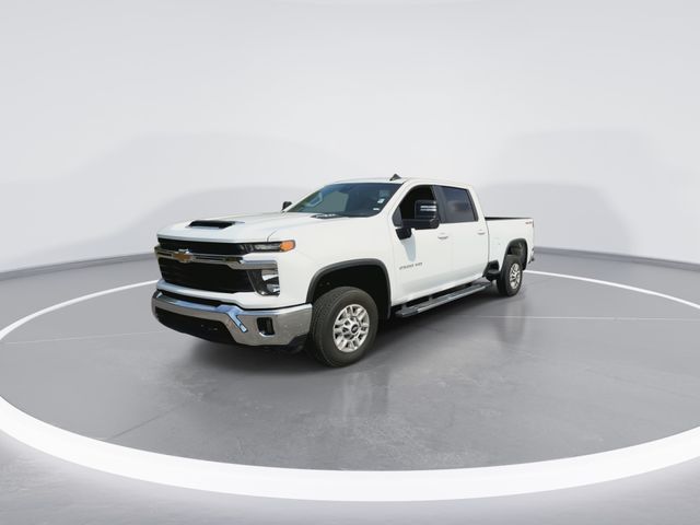 Used 2025 White Chevrolet LT image 4