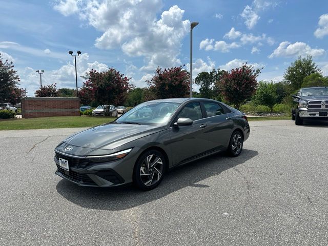 Gray 2025 Hyundai Elantra Sedan Front-Wheel Drive Continuously Variable Transmission