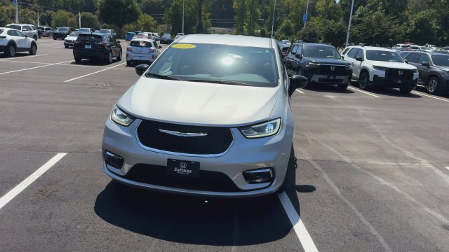 Used 2024 Chrysler Pacifica Van