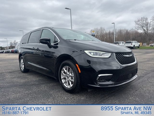 Diamond Black Crystal Pearlcoat 2025 Chrysler Pacifica Select FWD Minivan Front-Wheel Drive 9-Speed Automatic