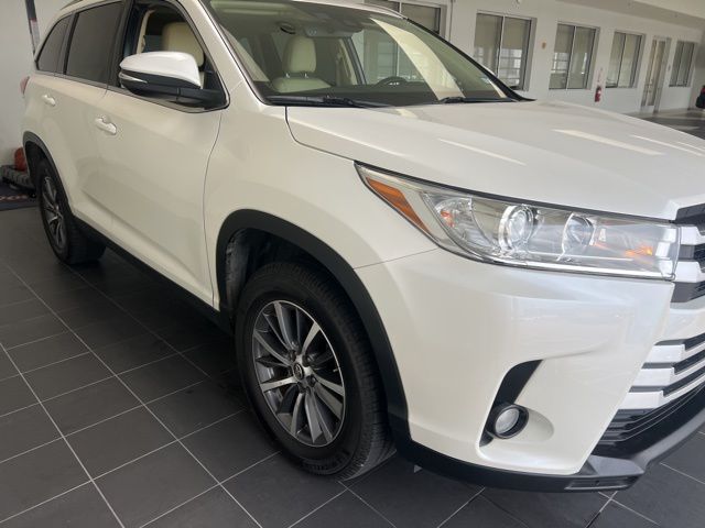 2019 Toyota Highlander XLE White at Classic Chevrolet Galveston