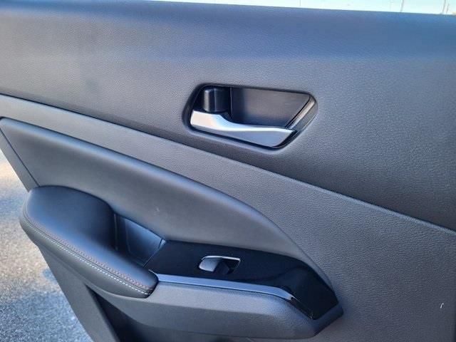 New 2025 White Nissan 2.5 SR image 17