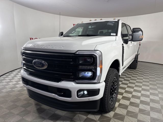 2025 Star White Metallic Tri-Coat Ford Super Duty F-350 SRW Platinum 4X4 Truck