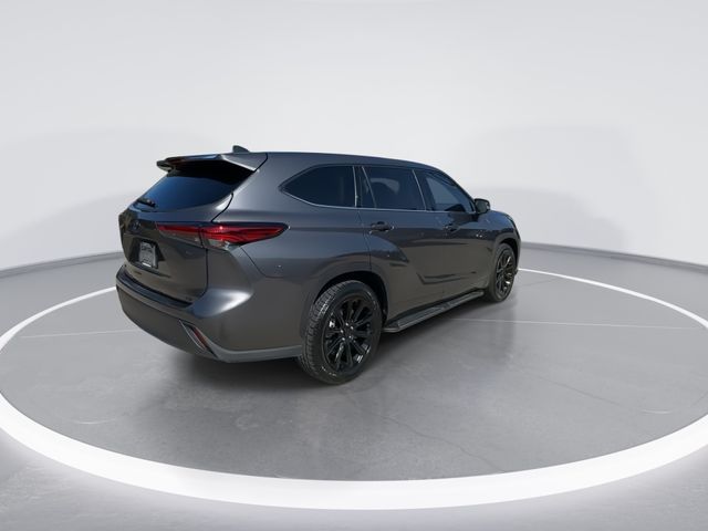 Used 2022 Gray Toyota LE image 7