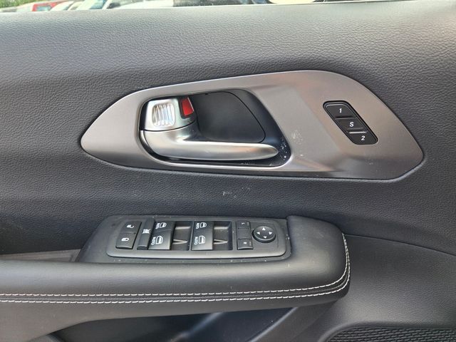 New 2026 Silver Chrysler Select image 21