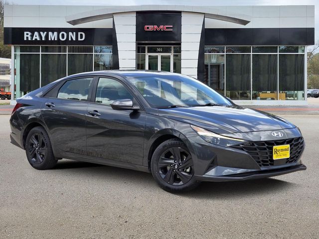 2023 Hyundai Elantra SEL FWD