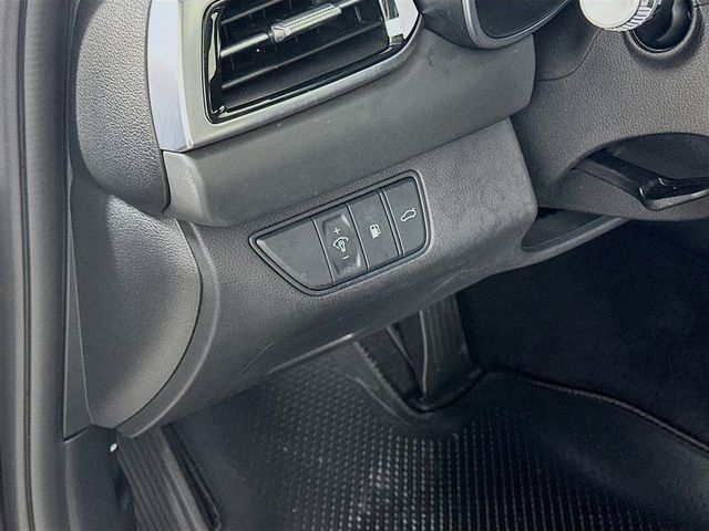 Thumbnail: 2025 Genesis G70 - 10