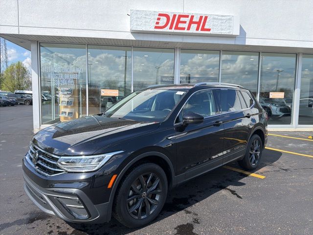 Deep Black Pearl 2024 Volkswagen Tiguan SE 4Motion SUV / Crossover All-Wheel Drive 8-Speed Automatic