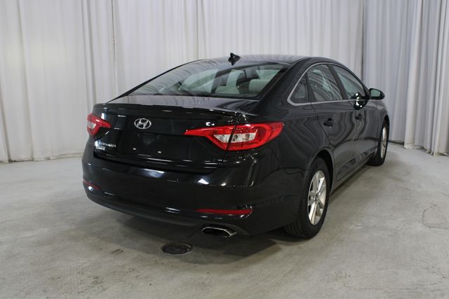 Used 2017 Black Hyundai Base image 23
