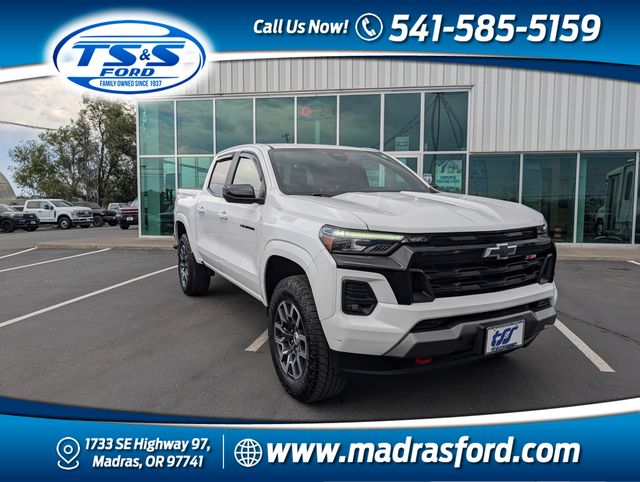 Summit White 2023 Chevrolet Colorado Pickup Truck Four-Wheel Drive 8-Speed Automatic