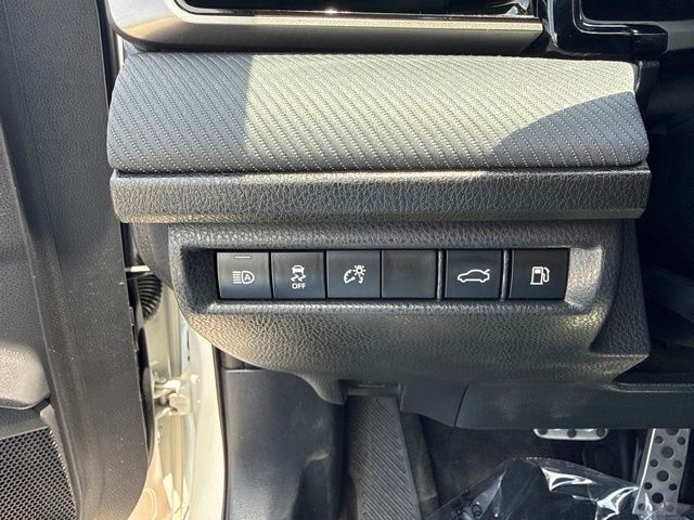 2025 Toyota Camry SE - Photo 30