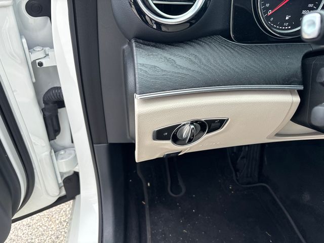 Used 2018  Mercedes-Benz E 300 image 18