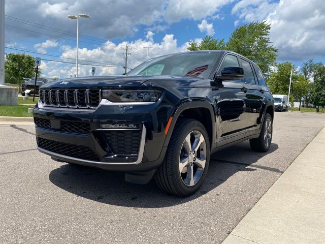2026 Jeep Grand Cherokee Limited - Diamond Black exterior view 1
