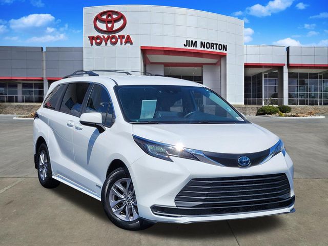2021 Toyota Sienna LE 8-Passenger FWD