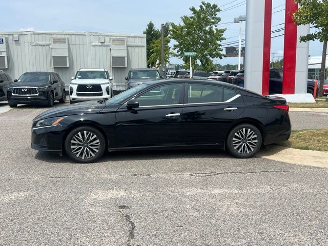 Used 2024 Nissan Altima Sedan
