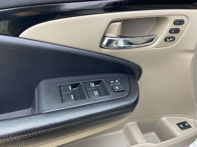 Used 2020 White Honda Touring image 12