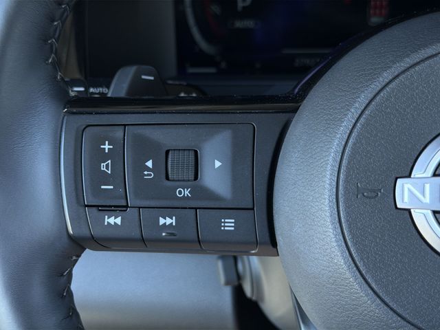 Used 2024 White Nissan Platinum image 31
