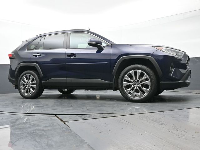 2019 Toyota RAV4 XLE Premium 38