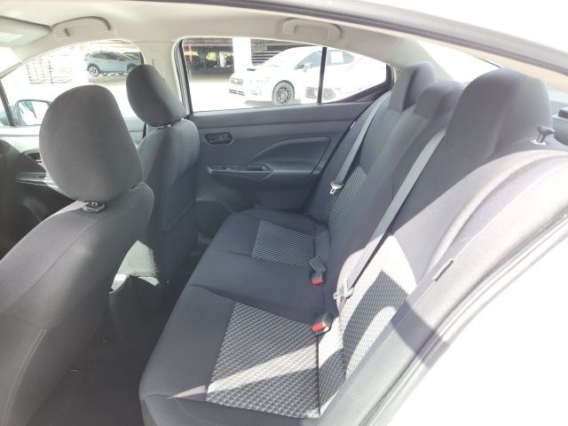 2021 Nissan Versa 1.6 S 17