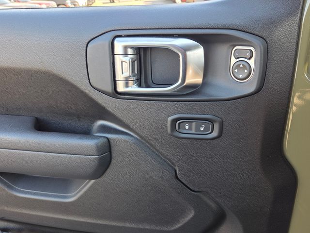 Used 2025 Green Jeep Sport S image 27