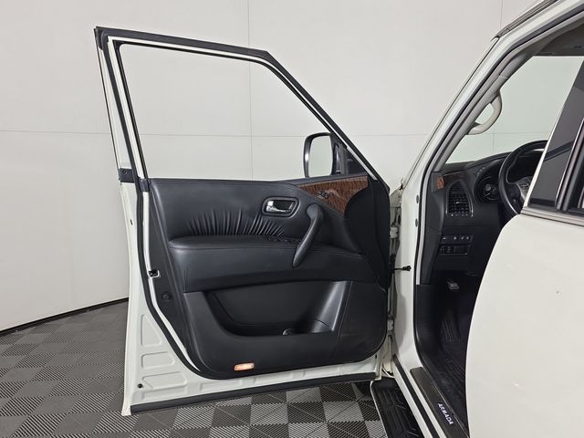 Used 2019 White Nissan Platinum image 26