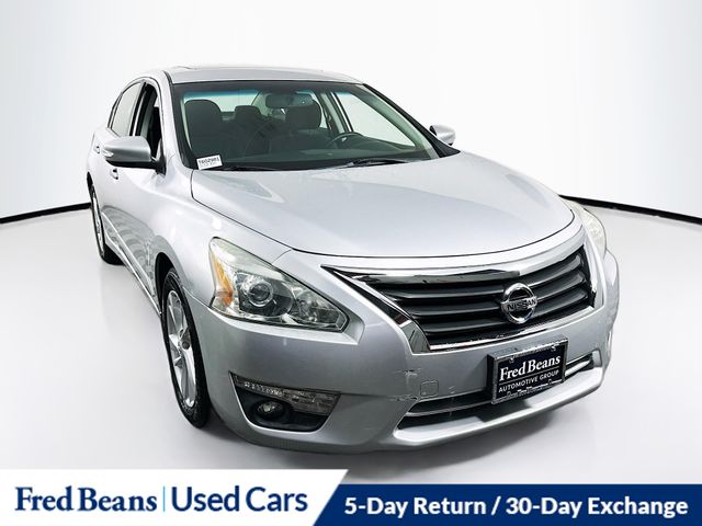Brilliant Silver Metallic 2015 Nissan Altima 2.5 SV Sedan Front-Wheel Drive Continuously Variable Transmission