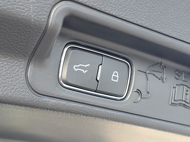 2025 Ford Explorer Active:B02481