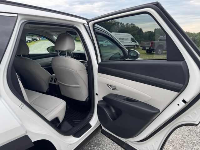 Used 2025 White Hyundai SEL Convenience image 15