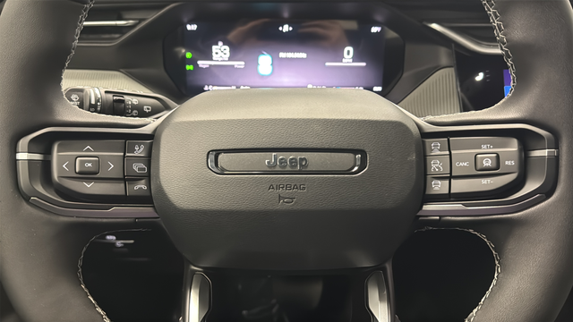 New 2026 Diamond Black Crystal Pearlcoat Jeep Laredo image 15