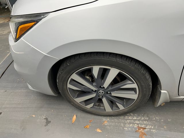 2020 Brilliant Silver Metallic Nissan Versa 1.6 SR FWD Sedan