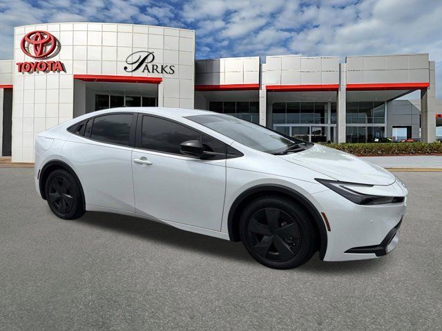 2026 Toyota Prius SE's photo