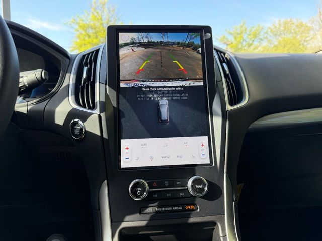 2023 Ford Edge SEL photo