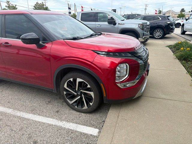 Certified Used 2022 Red Mitsubishi SE image 4