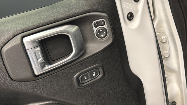 Used 2021 Bright White Clearcoat Jeep Mojave image 21