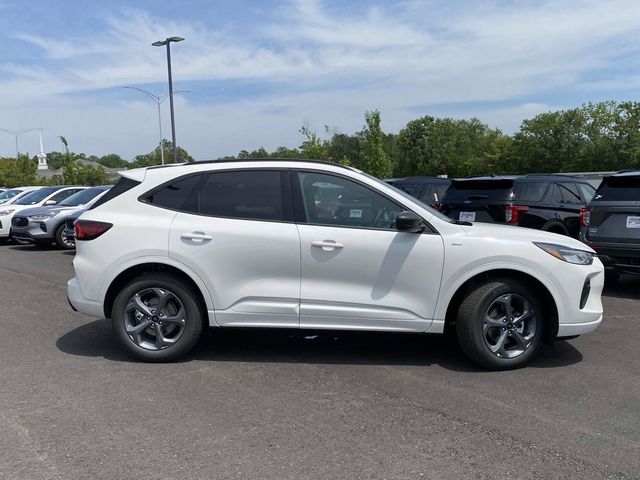 2024 Ford Escape ST-Line 25