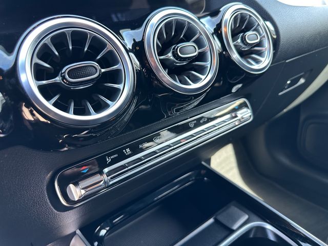 Used 2023  Mercedes-Benz GLA 250 image 26