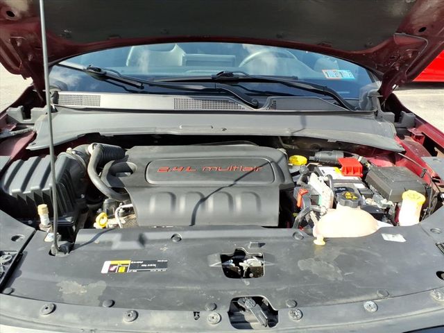 Used 2022 Red Jeep Altitude image 16