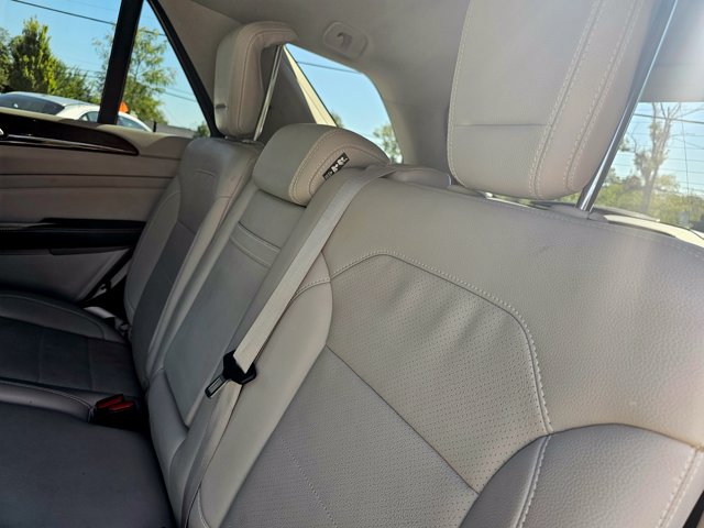 Used 2014  Mercedes-Benz ML 350 image 25
