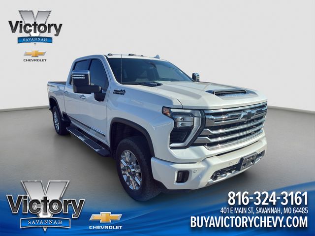 White (Iridescent Pearl Tricoat) 2024 Chevrolet Silverado 2500HD Pickup Truck Four-Wheel Drive Automatic