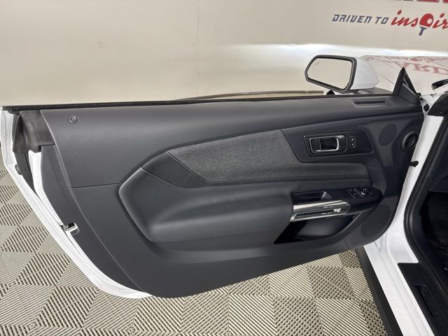 2025 Oxford White Ford Mustang EcoBoost RWD Coupe