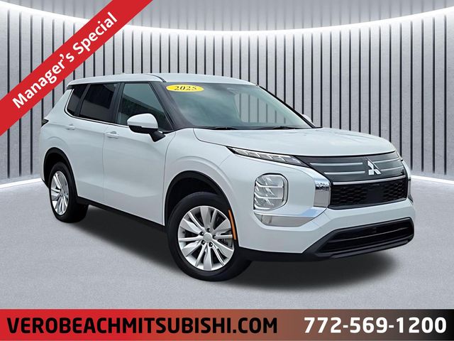 2025 Mitsubishi Outlander ES