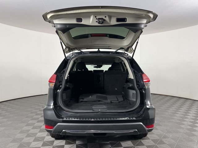 2019 Magnetic Black Pearl Nissan Rogue S FWD SUV