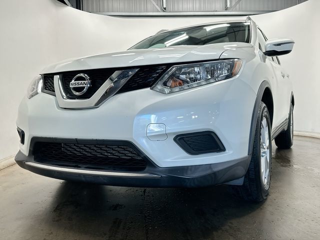 2016 Nissan Rogue SV White at Rafferty Subaru